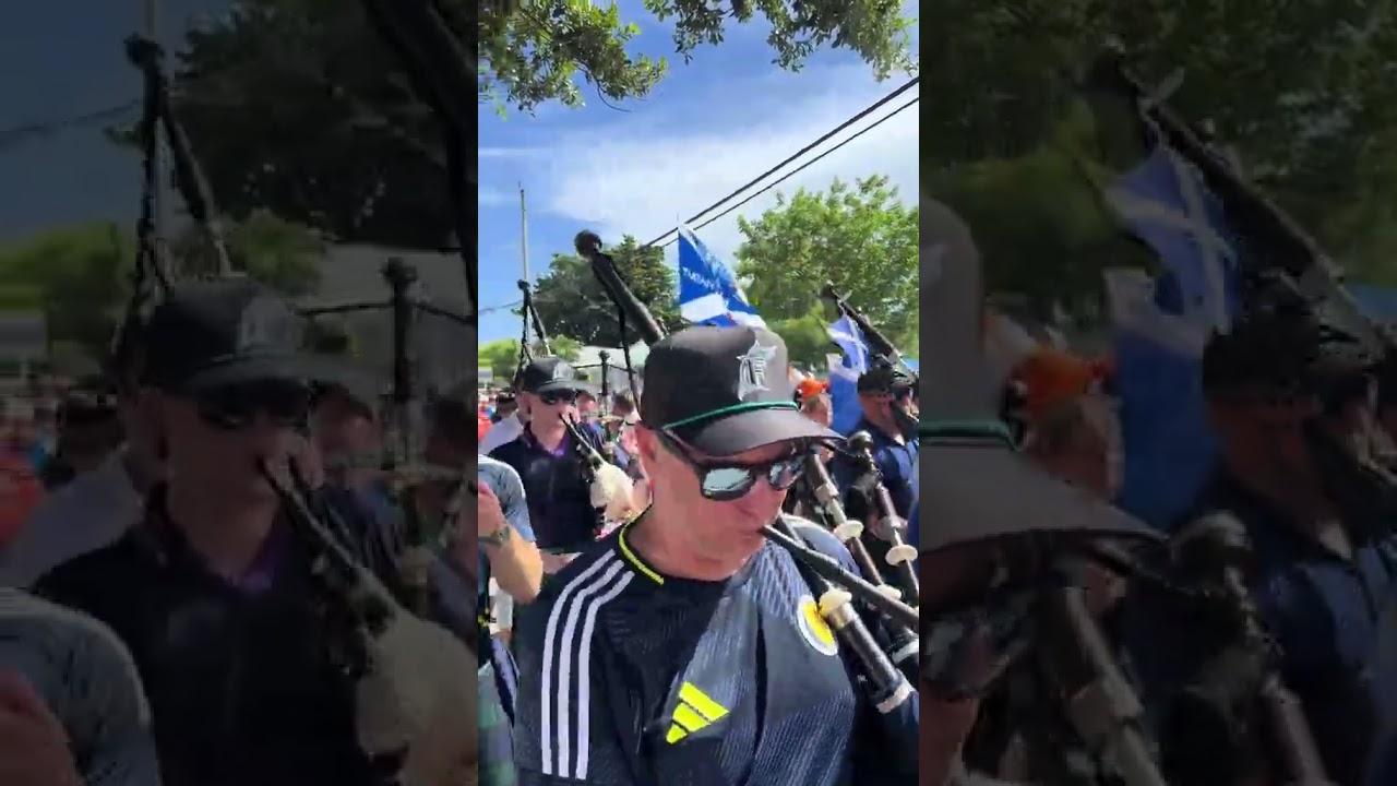On The March In Miami 🇺🇸 🦩