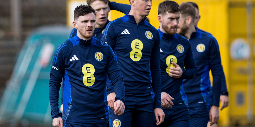 Andy Robertson leads Scotland in training