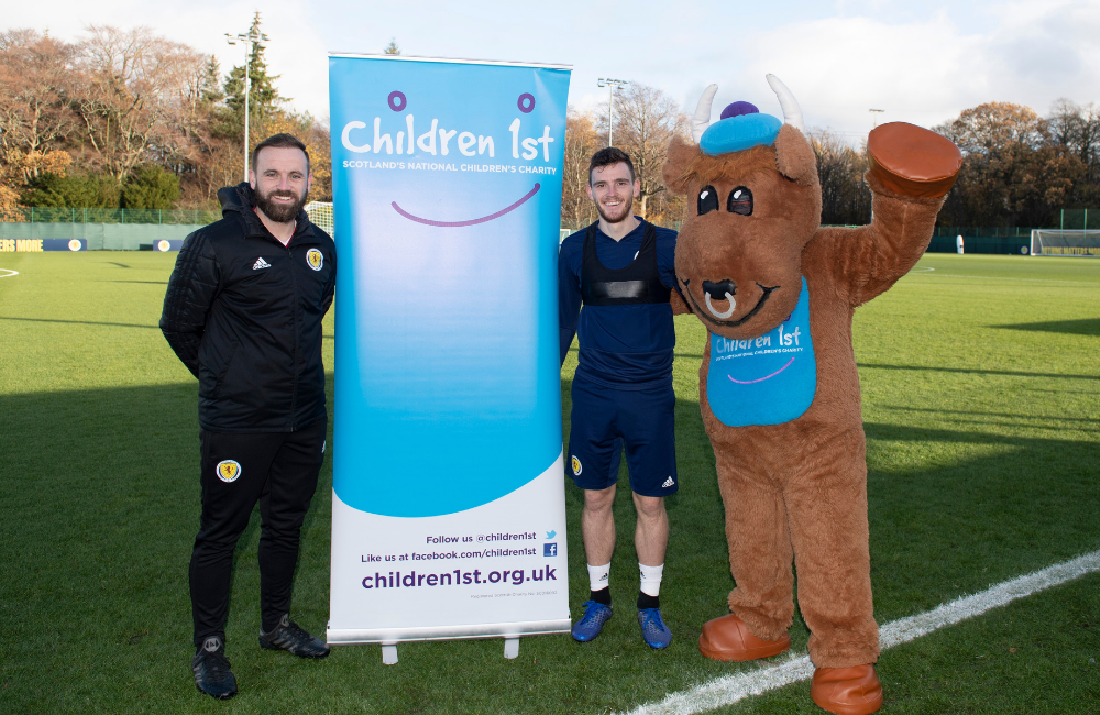 James McFadden, Andy Robertson and Children 1st mascot