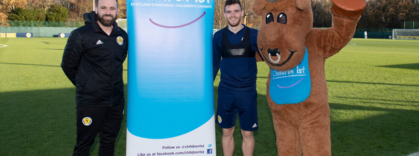 James McFadden, Andy Robertson and Children 1st mascot